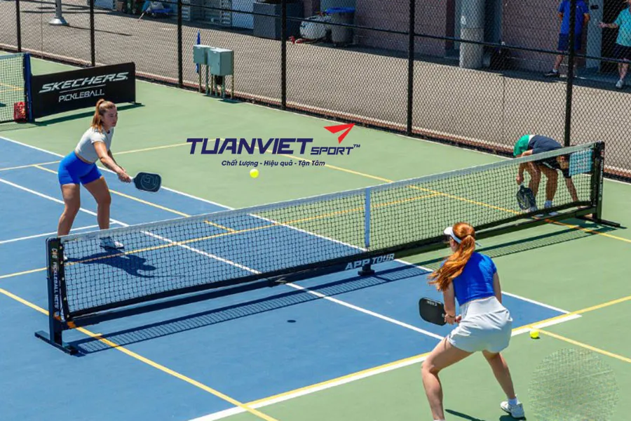 Tại sao bạn nên tập luyện Pickleball cùng người chơi thấp hơn?