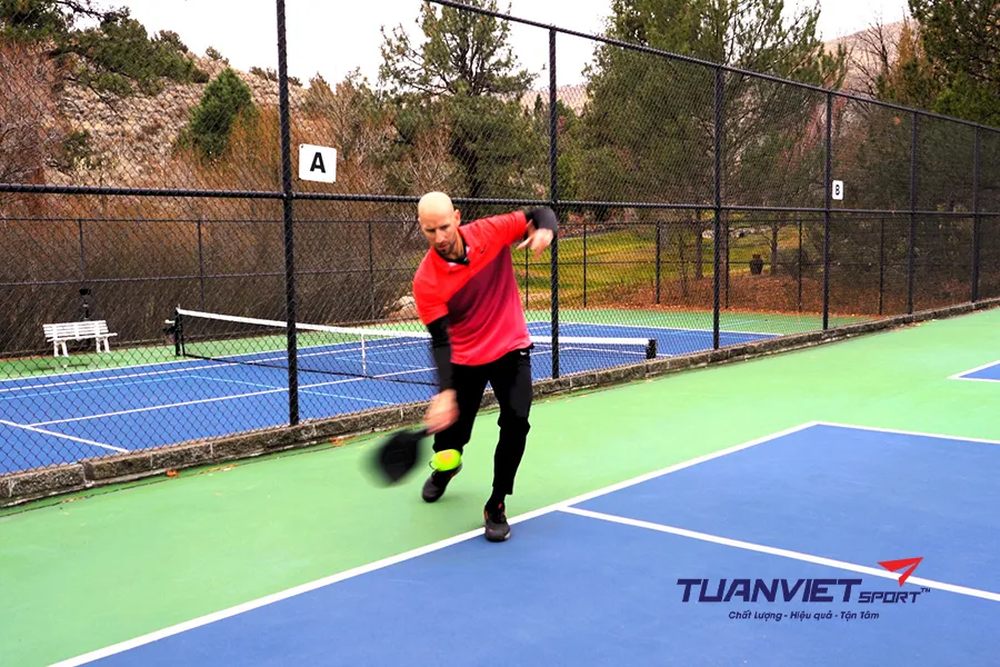 Tấn công thông minh với cú forehand flick ở vạch non-volley