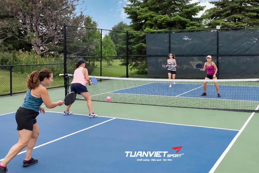 Tư thế chuẩn khi phòng thủ và tấn công ở sân đôi Pickleball