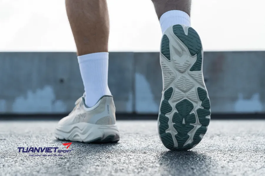 Độ êm hay độ phản hồi Cách chọn giày bóng bàn theo cân nặng và cường độ tập