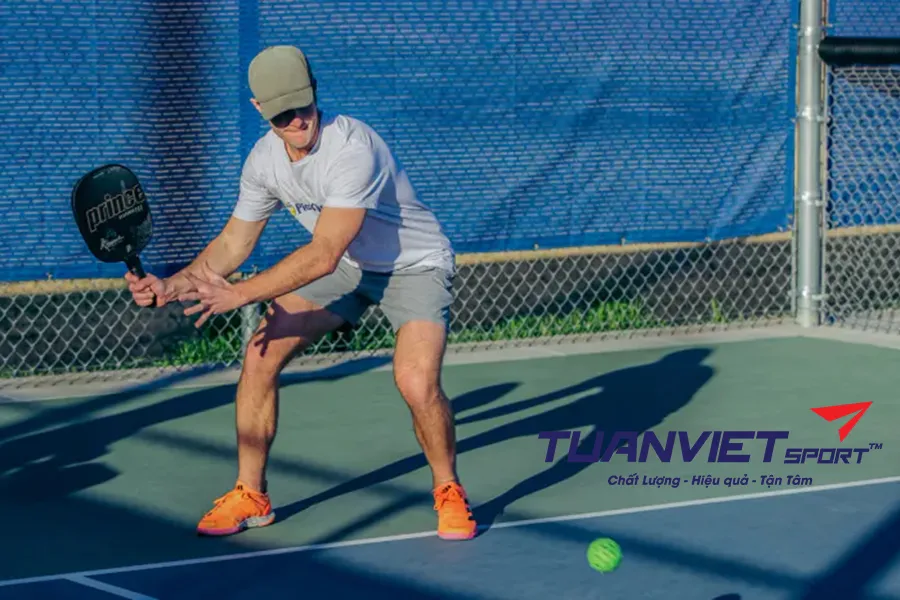 Ai là người giao bóng trước trong Pickleball? Hướng dẫn đầy đủ cho người mới