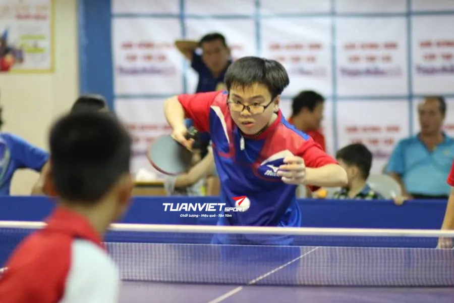 Cách cầm vợt bóng bàn đúng để đánh topspin hiệu quả