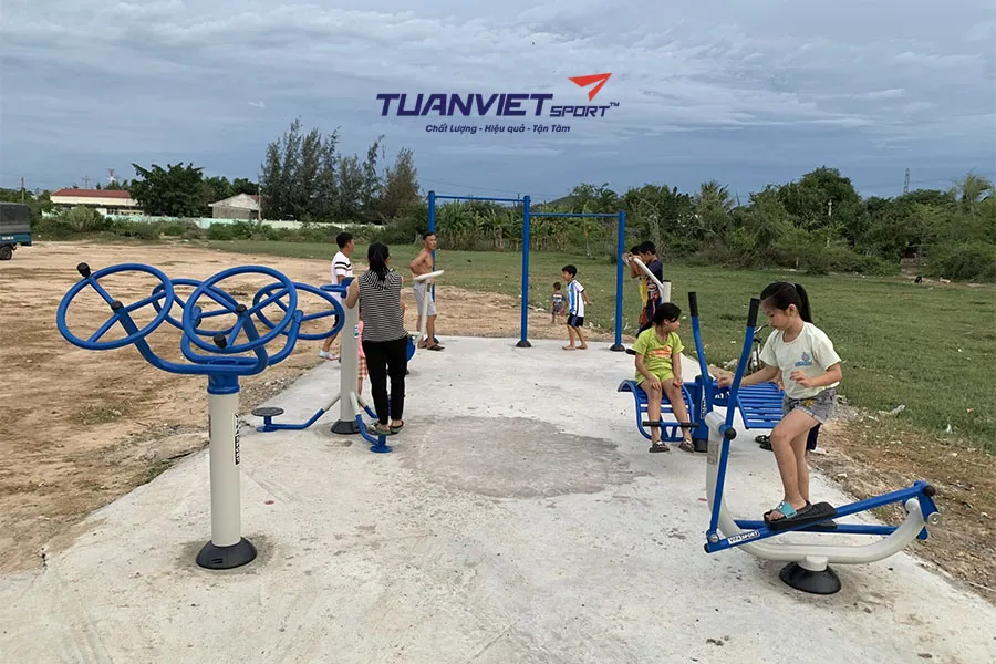 Chi phí cần thiết để lắp dụng cụ thể thao vận động ngoài trời
