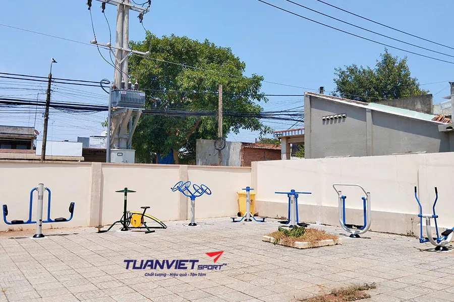 Chi phí cần thiết để lắp dụng cụ thể thao vận động ngoài trời