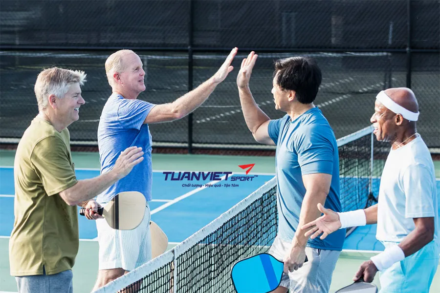 Chơi Pickleball lúc nào tốt nhất? Phụ thuộc vào sức khỏe, tuổi tác và mùa trong năm