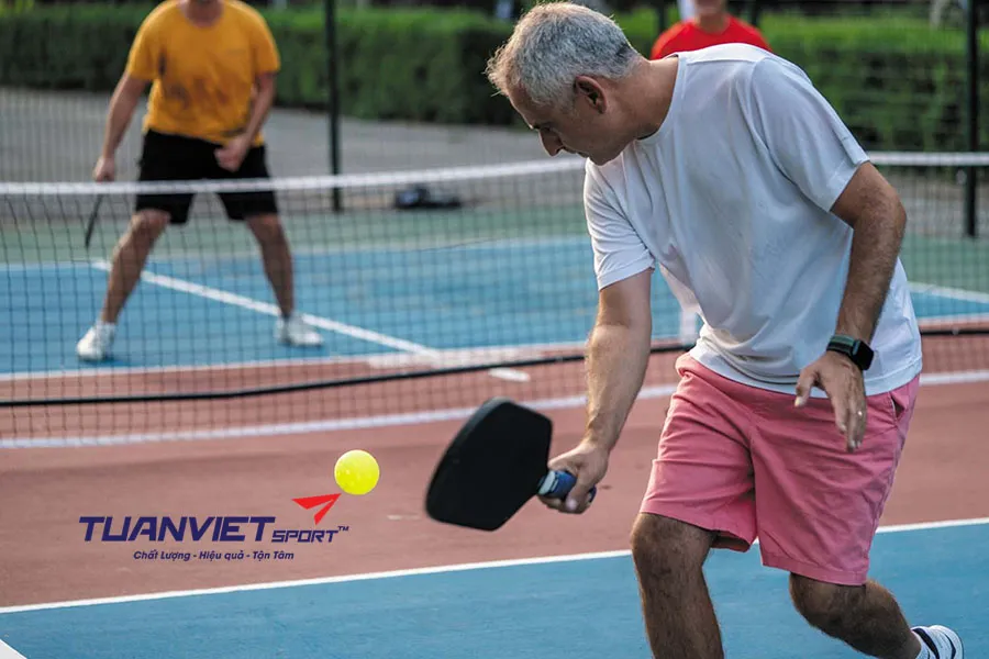 Chơi Pickleball lúc nào tốt nhất? Phụ thuộc vào sức khỏe, tuổi tác và mùa trong năm