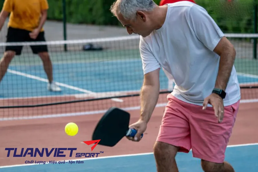 Cú đánh Tweener trong Pickleball là gì? Hướng dẫn chi tiết cách thực hiện