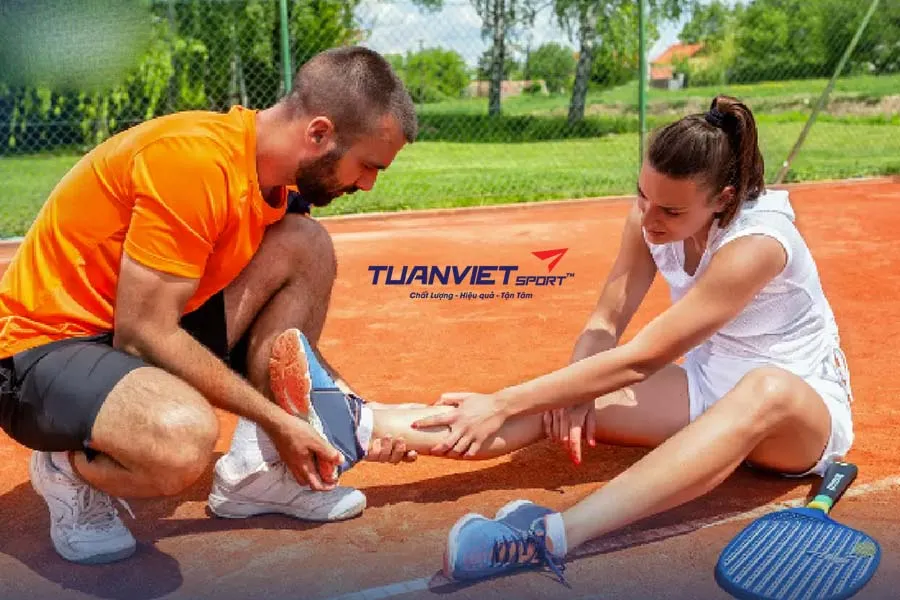 Đau mắt cá chân sau khi chơi pickleball? Cách phục hồi bong gân hiệu quả