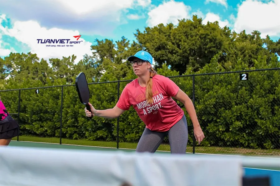 Chiến thuật thoát bẫy và lật ngược thế cờ khi bị ép sâu cuối sân trong Pickleball