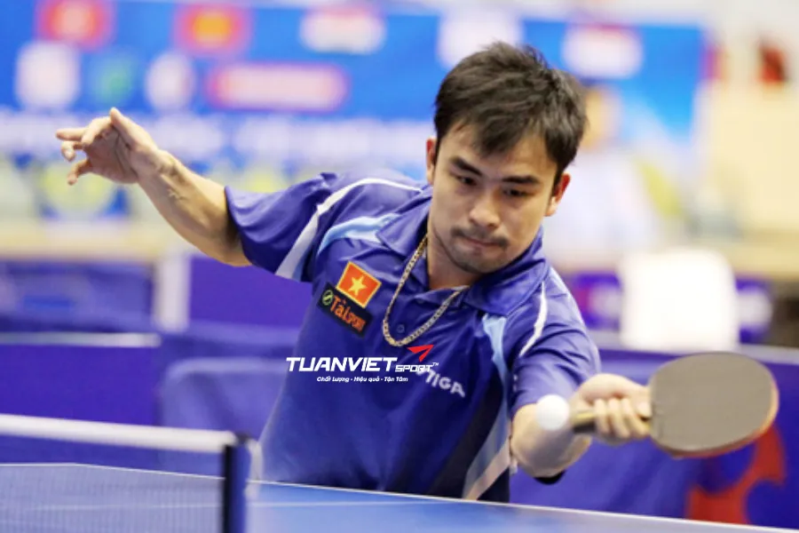 Kỹ thuật giao bóng hợp lệ trong cách chơi bóng bàn &ndash; Nắm vững luật để không bị mất điểm