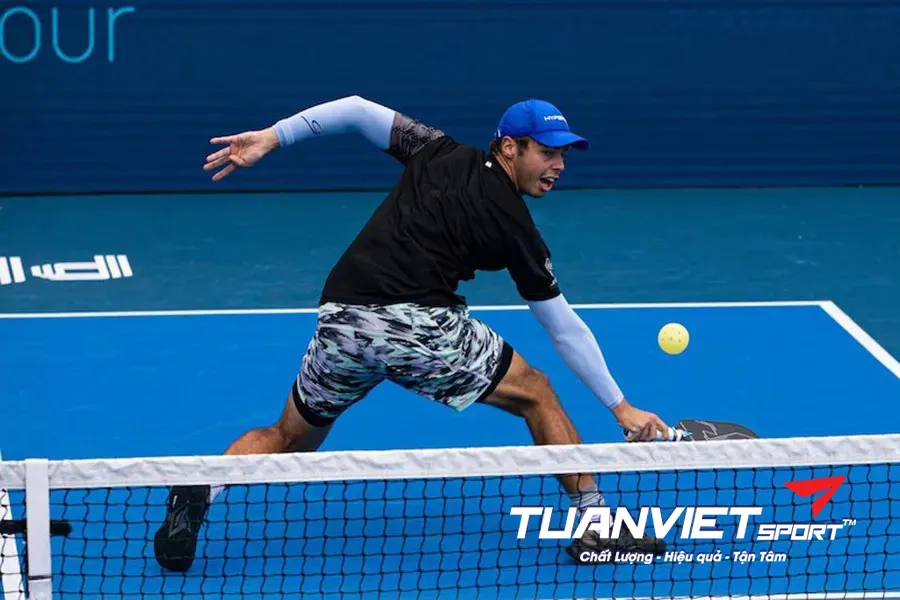 Phân biệt luật 2 lần nảy và double bounce trong Pickleball
