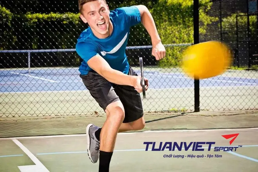 Phân biệt luật 2 lần nảy và double bounce trong Pickleball
