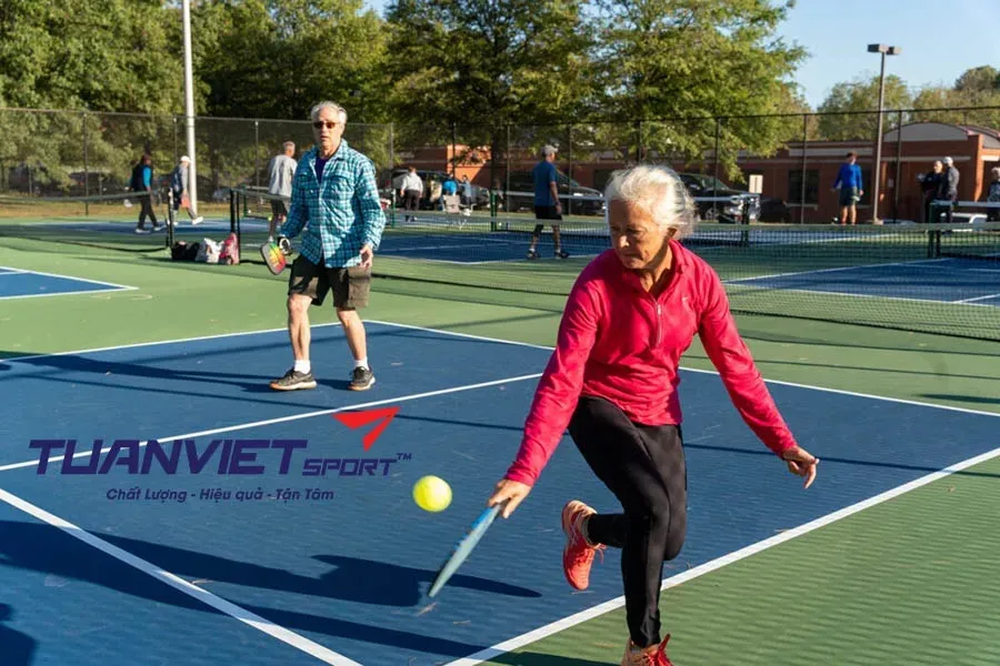 Phân Biệt Rõ Luật Two-Bounce và Double-Bounce Trong Pickleball