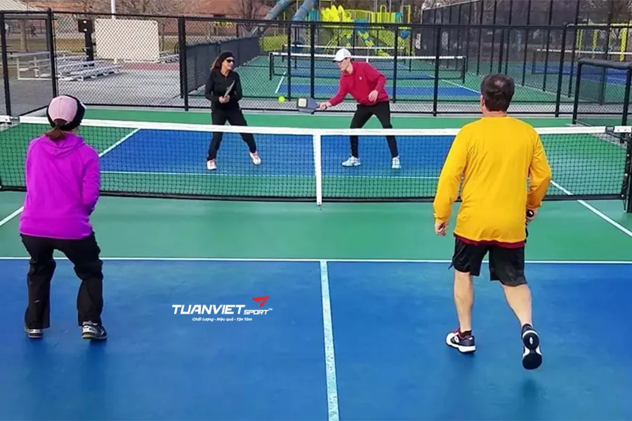 Tất tần tật về luật vượt qua mặt phẳng lưới trong Pickleball mà người chơi cần biết