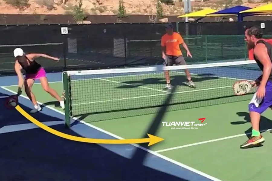 Tất tần tật về luật vượt qua mặt phẳng lưới trong Pickleball mà người chơi cần biết