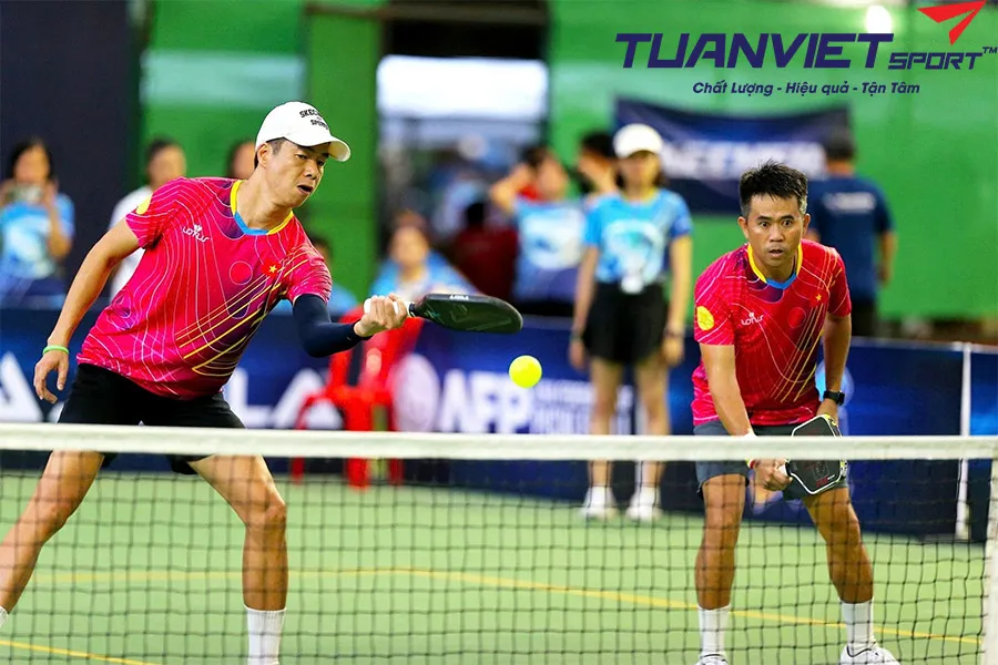 Tìm Hiểu Sự Khác Nhau Giữa Pickleball Đơn Và Pickleball Đôi
