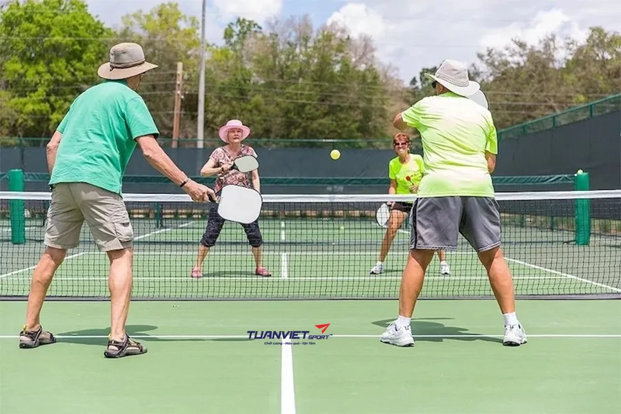 Tổng hợp các quy định về thời gian hội ý và nghỉ trong Pickleball