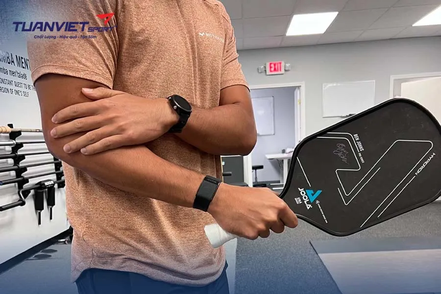 Vì sao chơi Pickleball lại gây đau cổ tay? Nguyên nhân và cách phục hồi