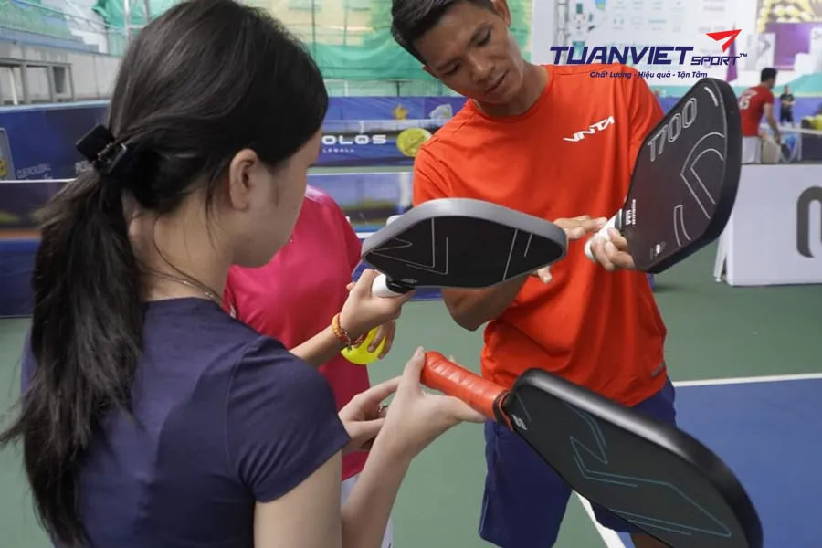 Cách thử vợt pickleball trước khi mua để chọn đúng cho lối chơi của bạn