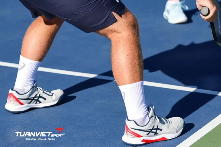 Giày pickleball indoor và outdoor: Sự khác biệt và cách chọn phù hợp