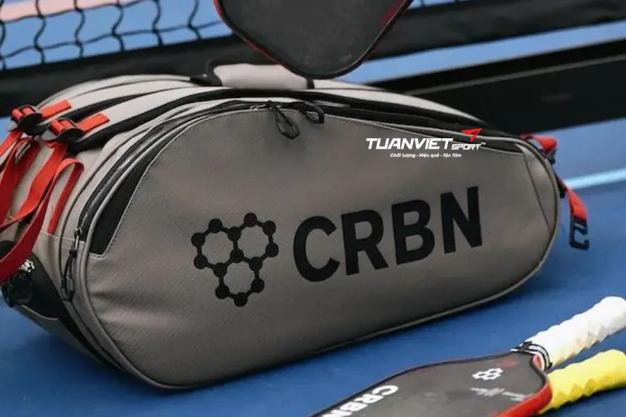 Hướng dẫn chọn mua t&uacute;i v&agrave; ba l&ocirc; Pickleball chuẩn cho người chơi từ cơ bản đến n&acirc;ng cao - Balo Pickleball CRBN Pro Team Tour Bag 2.0&nbsp;