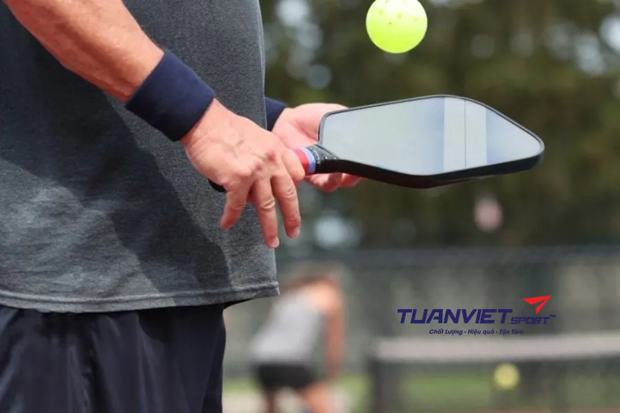 Những yếu tố quan trọng khi mua vợt pickleball hybrid