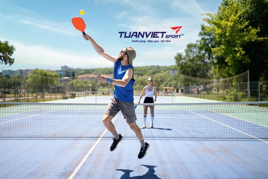 Tại sao nên sử dụng vợt khác nhau cho đánh đơn và đánh đôi trong pickleball?
