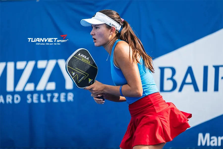 C&aacute;ch Anna Bright d&ugrave;ng backhand flick thống trị s&acirc;n chơi pickleball