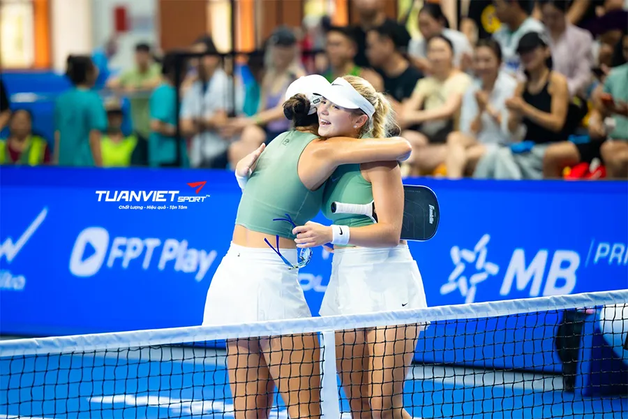 C&aacute;ch Anna Bright d&ugrave;ng backhand flick thống trị s&acirc;n chơi pickleball