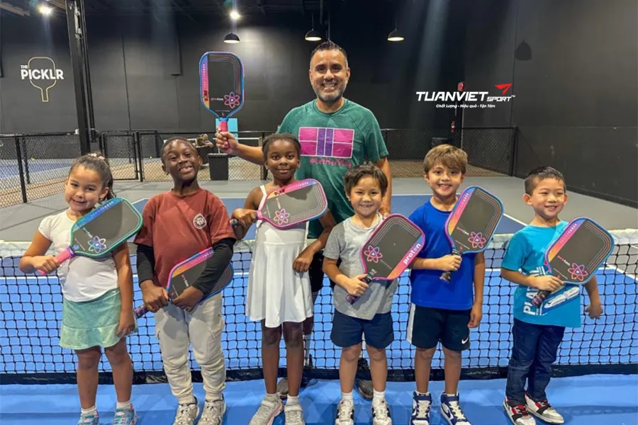 Cậu bé 8 tuổi “chỉ đạo” giúp tay vợt số 1 thế giới thắng ngoạn mục tại Pickleball World Championship