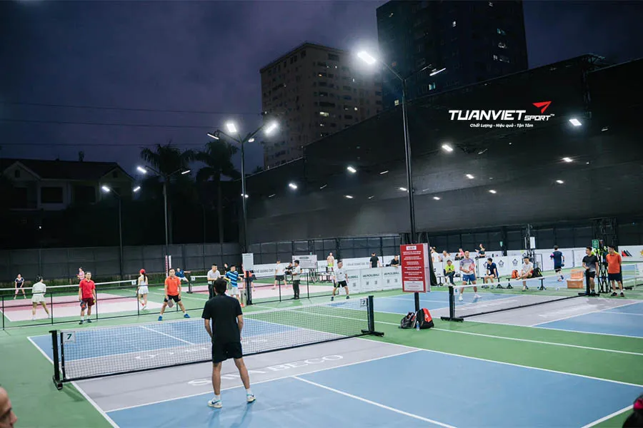 Chơi Pickleball Không Làm Phiền Hàng Xóm: Làm Sao Để Được Cả Đôi Bên?