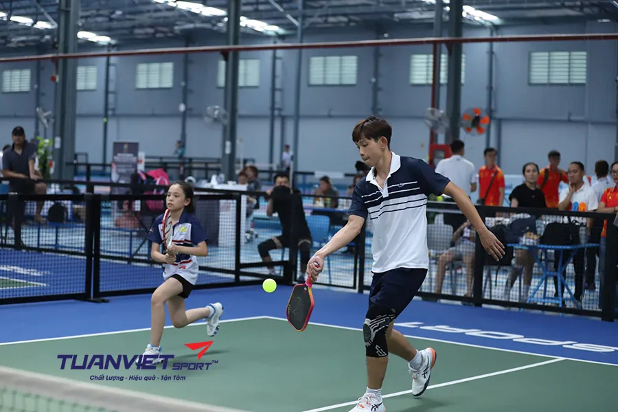 Cùng con chơi Pickleball: Hoạt động cuối tuần đầy ý nghĩa cho các ông bố