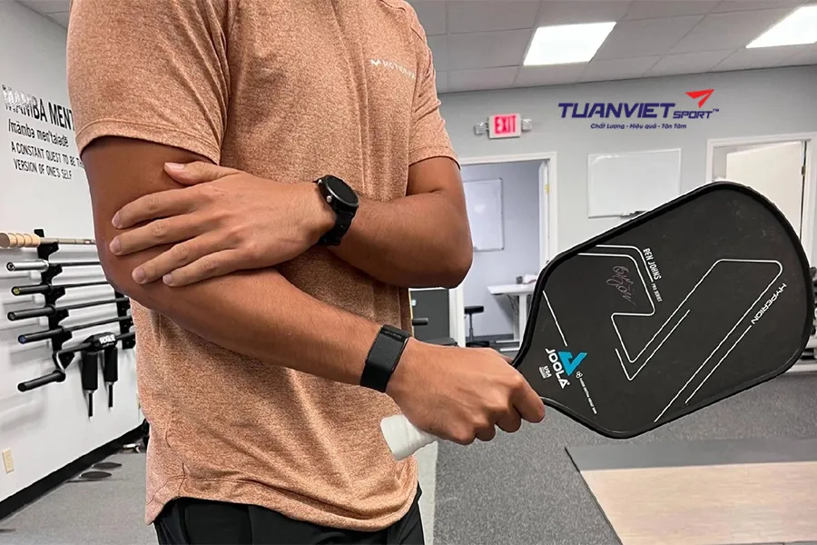 Đánh pickleball bị đau tay tìm hiểu nguyên nhân và cách chữa trị an toàn