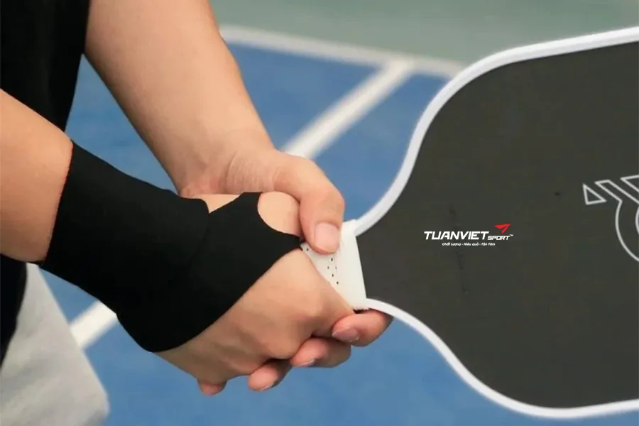 Đánh pickleball bị đau tay tìm hiểu nguyên nhân và cách chữa trị an toàn
