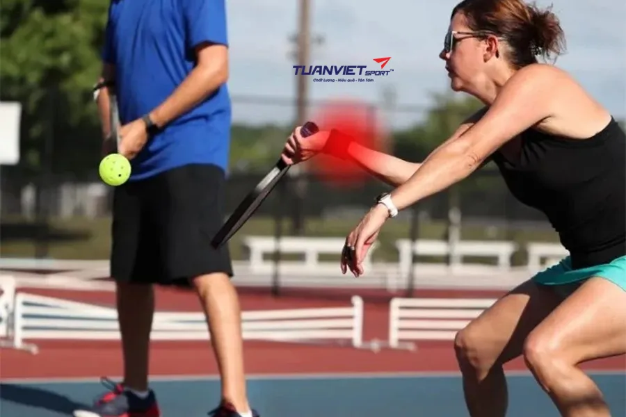 Đánh pickleball bị đau tay tìm hiểu nguyên nhân và cách chữa trị an toàn