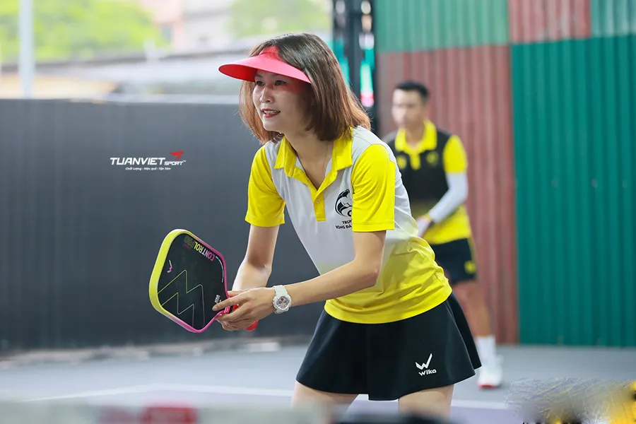 Hoa khôi bóng đá Ngọc Châm và cựu tuyển thủ đấu kiếm Hoài Thu gây chú ý tại Giải Pickleball VTV Cup 2025