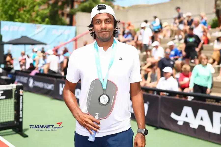 Huyền thoại quần vợt Đỗ Minh Qu&acirc;n bứt ph&aacute; v&agrave;o top 4 Pickleball ch&acirc;u &Aacute;