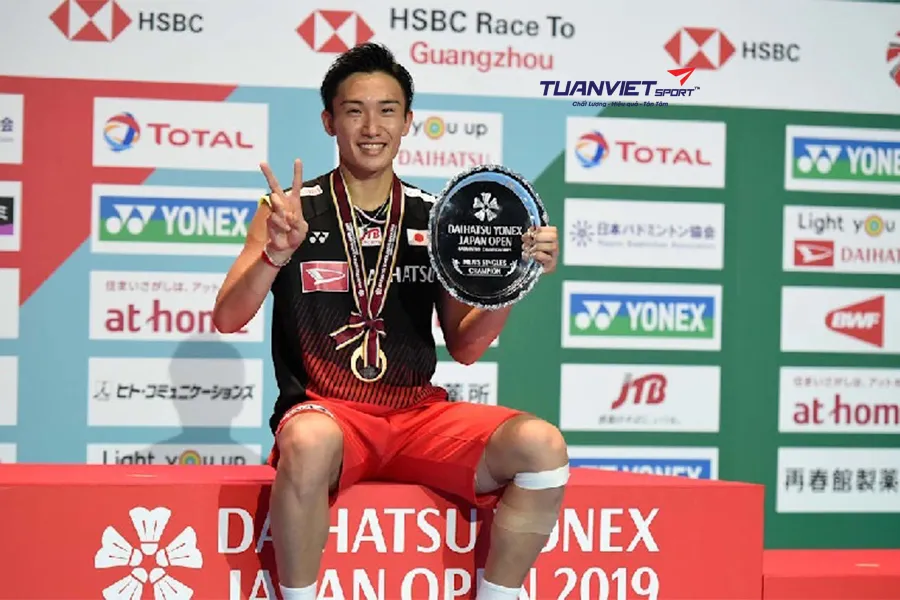 Kento Momota từ tay vợt vượt kh&oacute; đến huyền thoại cầu l&ocirc;ng lập kỷ lục Guinness