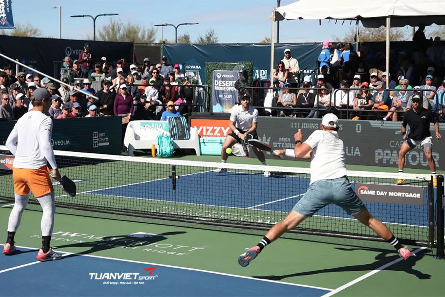 L&agrave;n s&oacute;ng pickleball tại Đ&ocirc;ng Nam &Aacute; v&agrave; b&agrave;i to&aacute;n sinh tồn của cầu l&ocirc;ng