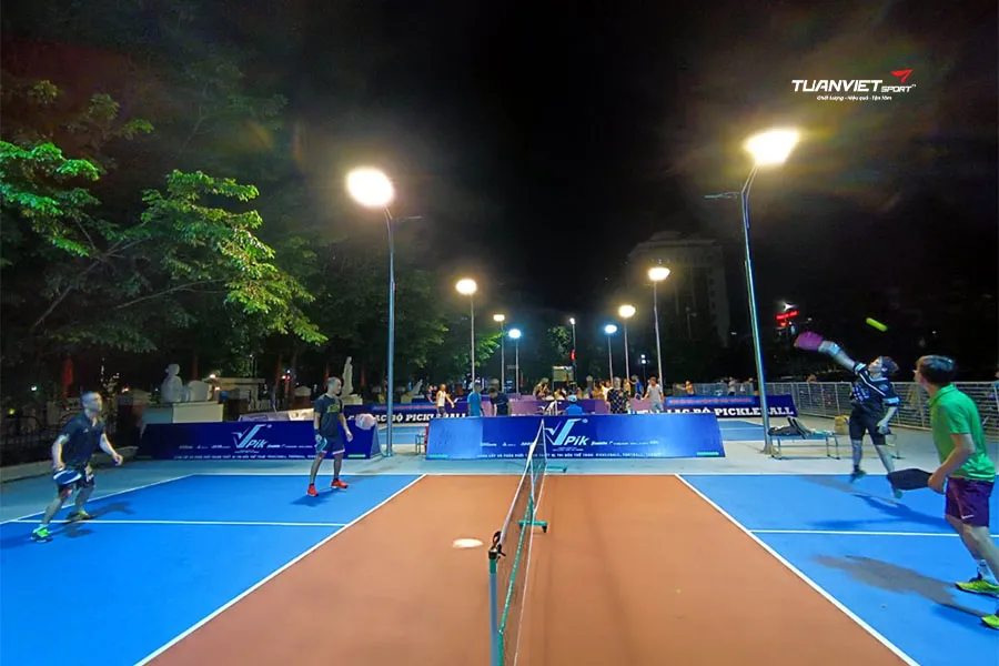 L&agrave;n s&oacute;ng pickleball tại Đ&ocirc;ng Nam &Aacute; v&agrave; b&agrave;i to&aacute;n sinh tồn của cầu l&ocirc;ng