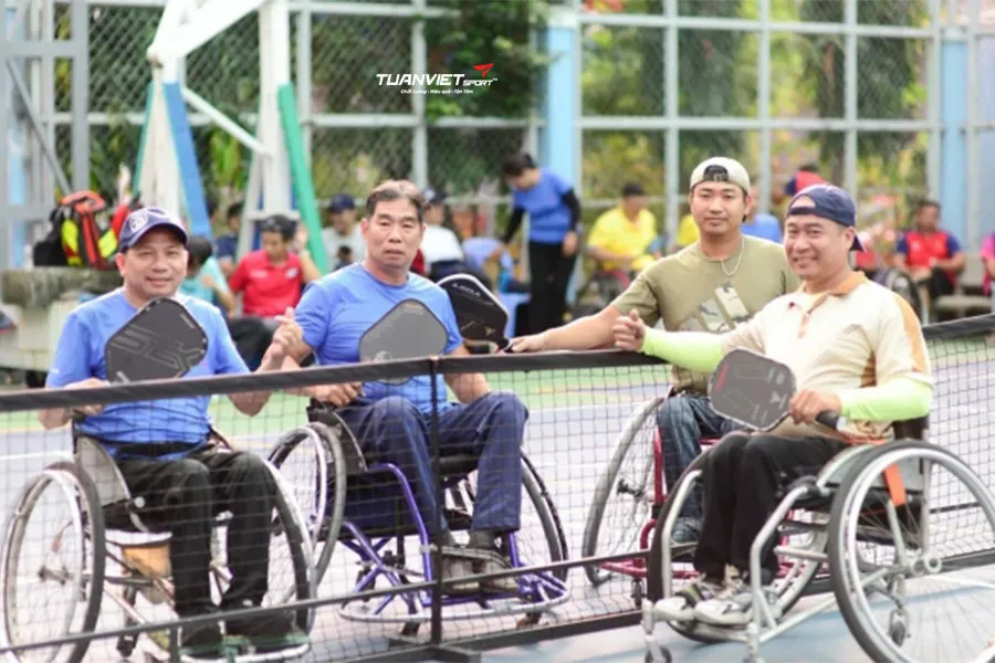 Pickleball trên xe lăn môn thể thao giúp người khuyết tật tìm lại sự tự tin