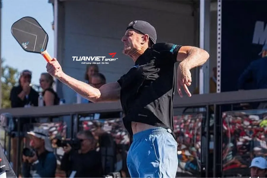 VĐV pickleball dùng vợt gì? Khám phá những cây vợt làm nên tên tuổi huyền thoại