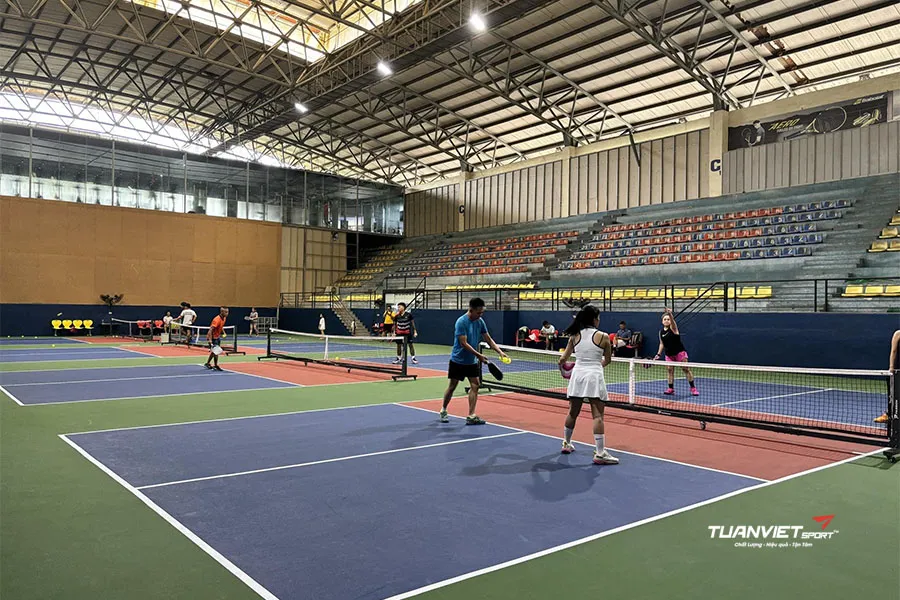 Vợt pickleball miếng b&aacute;nh b&eacute;o bở 67 tỷ USD h&uacute;t Tesla v&agrave; loạt &ocirc;ng lớn thể thao