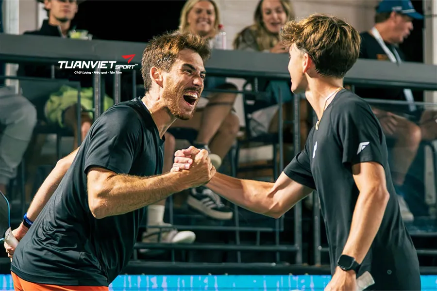 Waters và Johns vô địch đôi nam nữ Pickleball thế giới 2025 giữa thời tiết khắc nghiệt