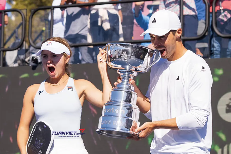 Waters và Johns vô địch đôi nam nữ Pickleball thế giới 2025 giữa thời tiết khắc nghiệt